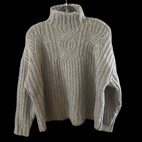 Aerie Chunky Knit Gray Cropped Sweater - Picture 12 of 12